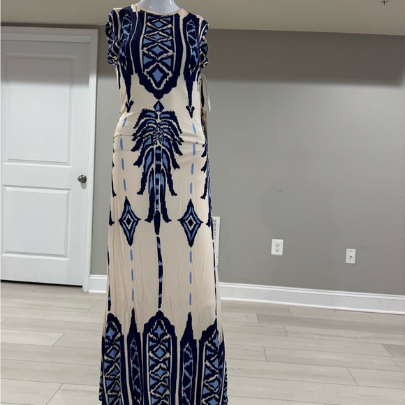 $1350 
Johanna Ortiz

Cardinal Direction Printed Jersey Ankle Dress size 2 - Picture 8 of 12